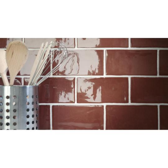 piros tegla metrocsempe hullamos burkolat modern rusztikus vintage retro stilus lakas konyha furdoszoba falicsempe lameridiana lakebrendezes.jpg